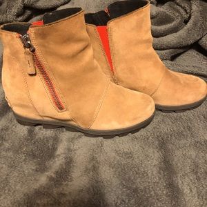 Sorel tan leather booties